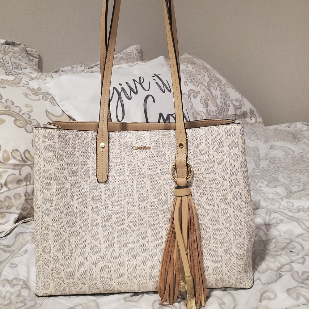 BNWOT Calvin Klein Shoulderbag
